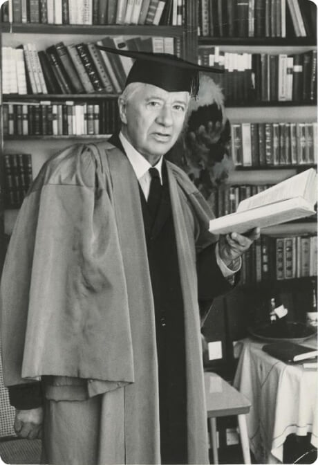 Почетный доктор литературы Оксфордского университета Корней Чуковский. 1962